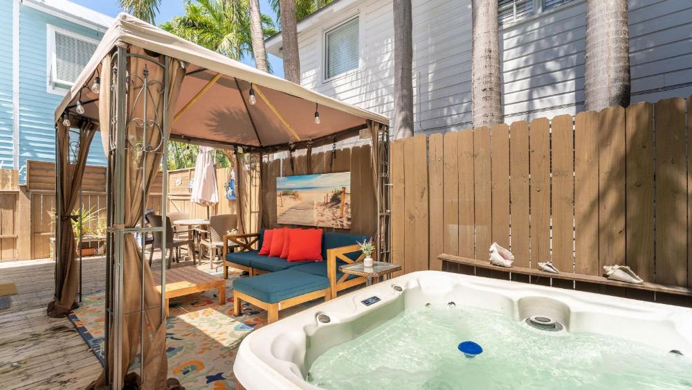 Casita de Catherine by AvantStay 1 Block to Duval St w Hot Tub